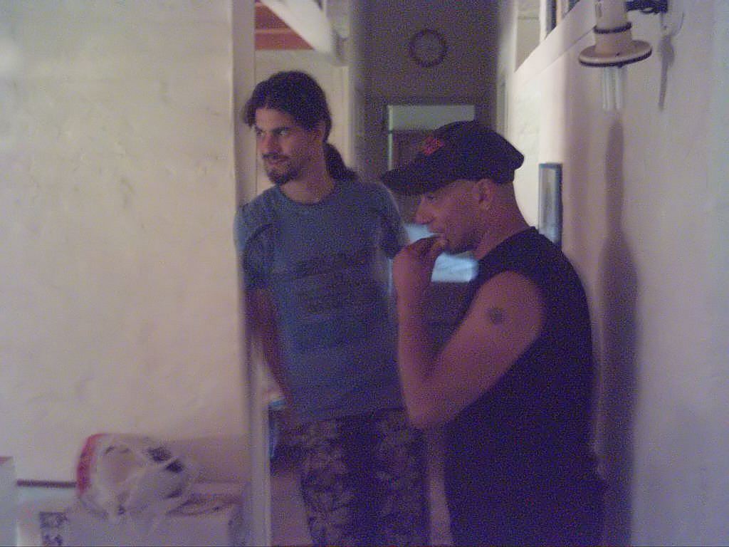 Fernando y Jorge contemplan..., no se sabe qu� contemplan, solo contemplan. 9/12/2007 (4:07 PM)
